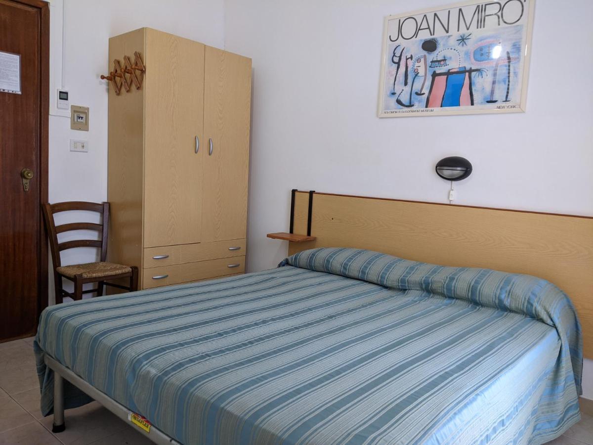 Albergo Casa Del Turista Torre dell'Orso Luaran gambar