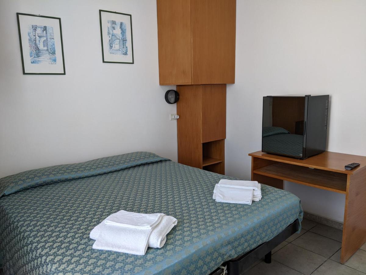 Albergo Casa Del Turista Torre dell'Orso Luaran gambar